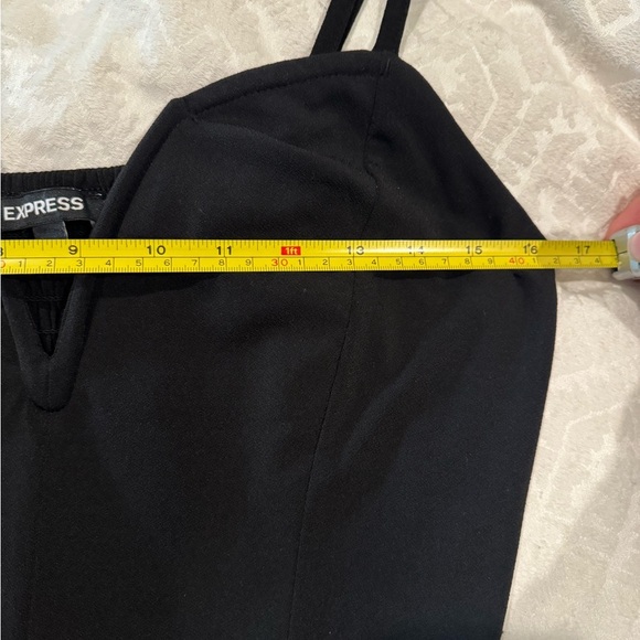 Express V wired neck jumpsuit wide leg smocked back black - Picture 4 of 8